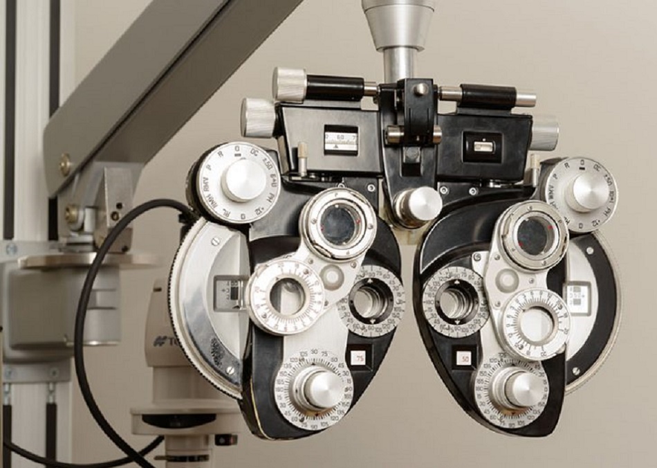 Optometrist For Eye Testing Device